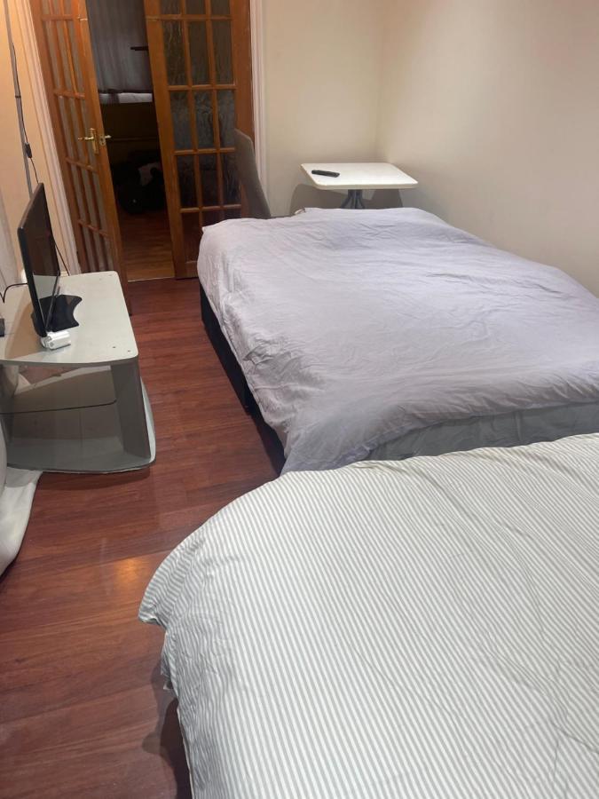 Relevant Bed & Breakfast Bexley Bagian luar foto